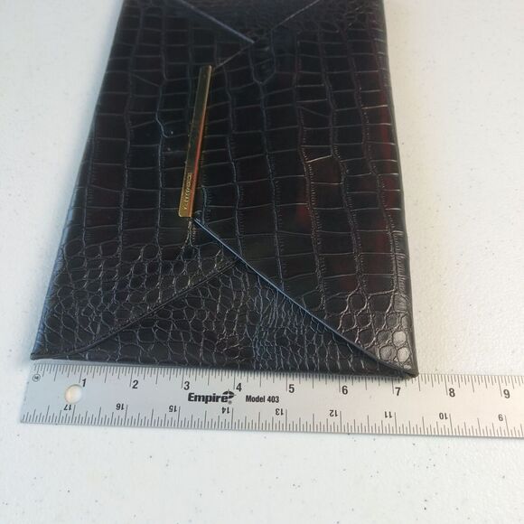 BCBGMaxazria women's handbag style envelope black animal print 11×7 minimalist - Picture 10 of 11